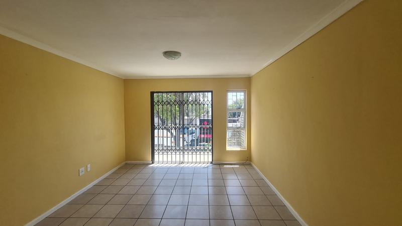 2 Bedroom Property for Sale in Oakglen Western Cape